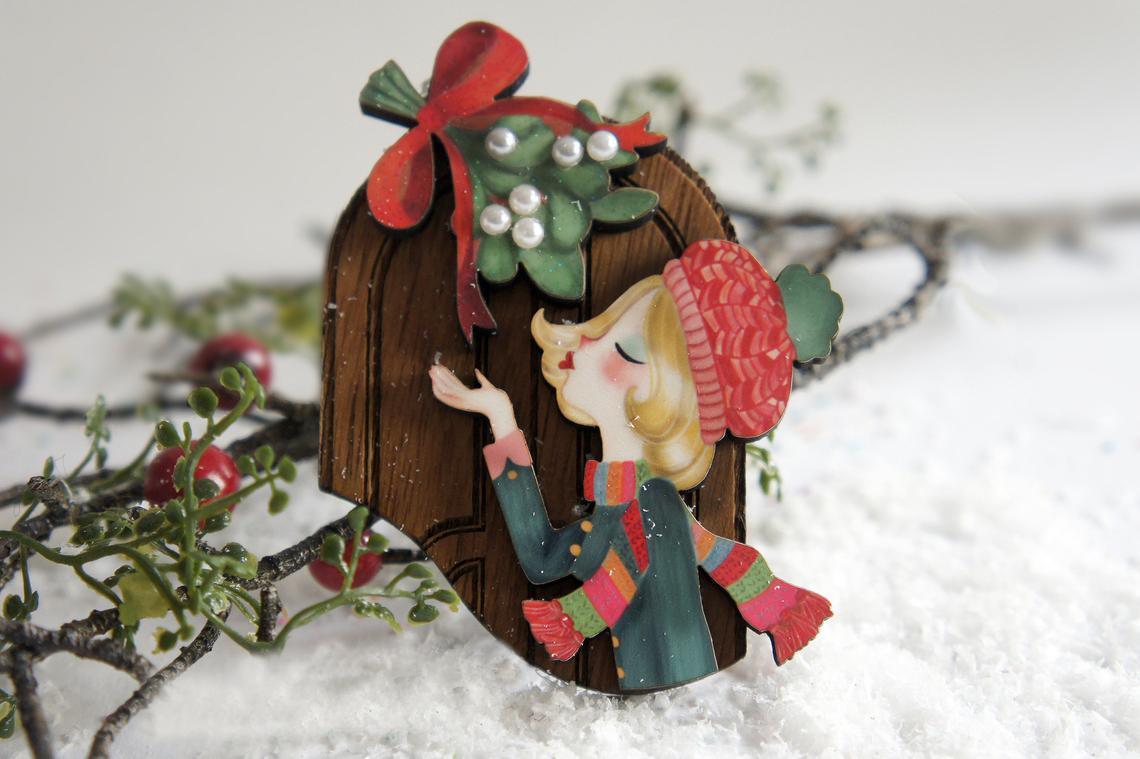Kiss Me Under the Mistletoe Brooch by Laliblue