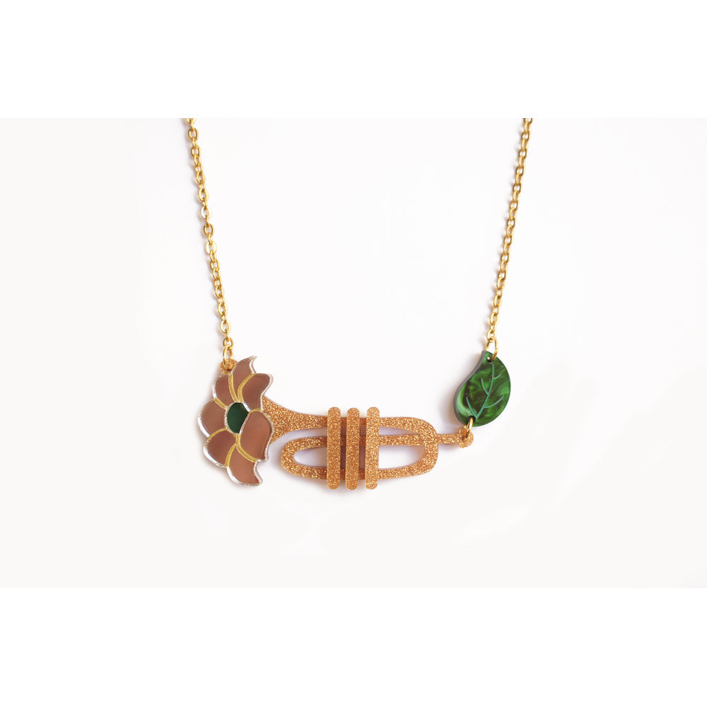 Trumpet with flower necklaces by Laliblue
