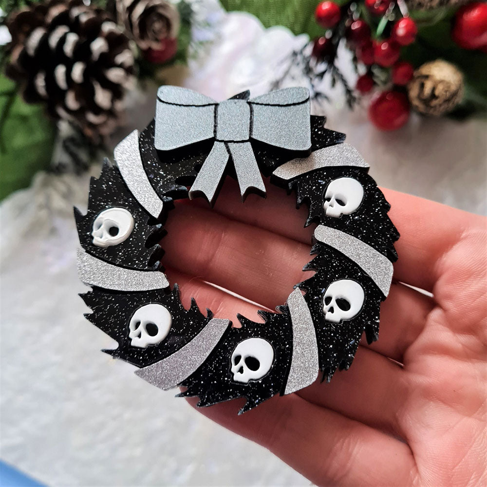 Gothic Skull Wreath Necklace by Cherryloco