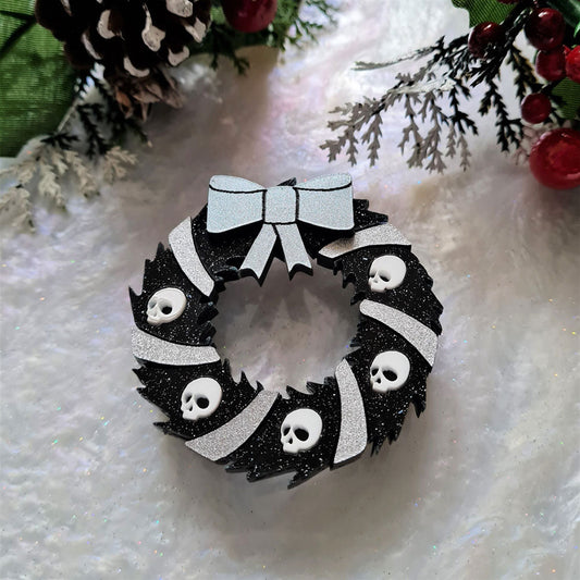 Gothic Skull Wreath Necklace by Cherryloco
