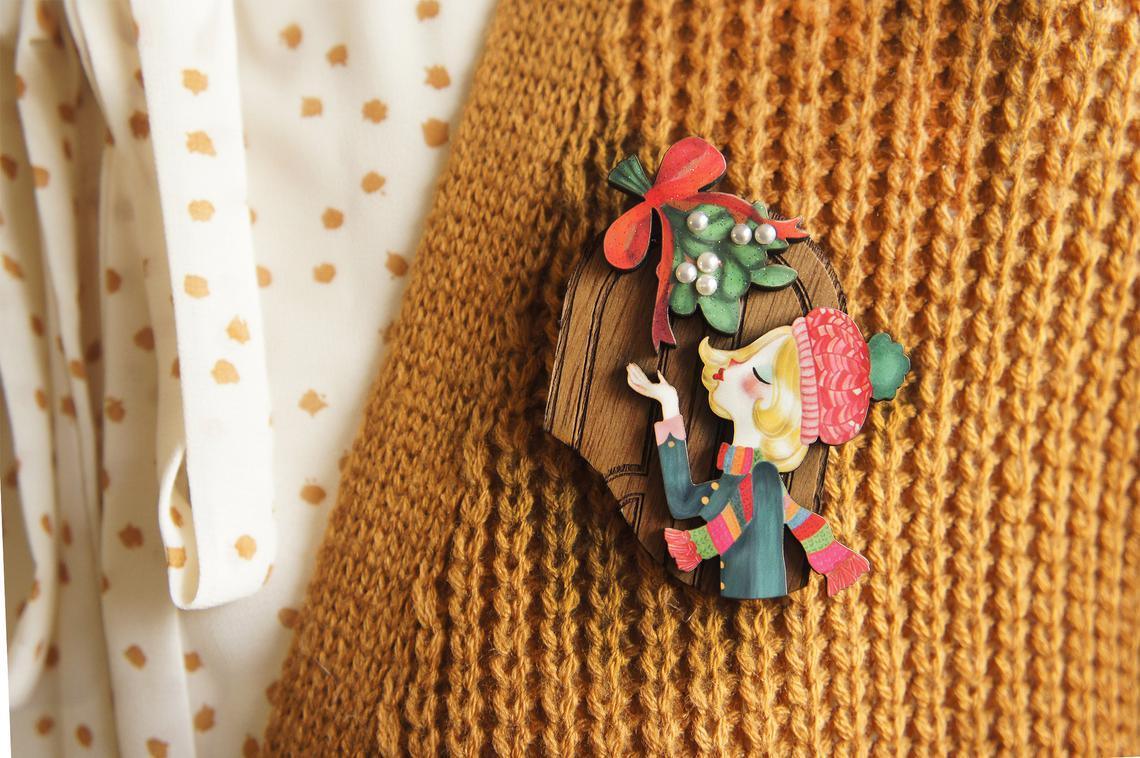 Kiss Me Under the Mistletoe Brooch by Laliblue