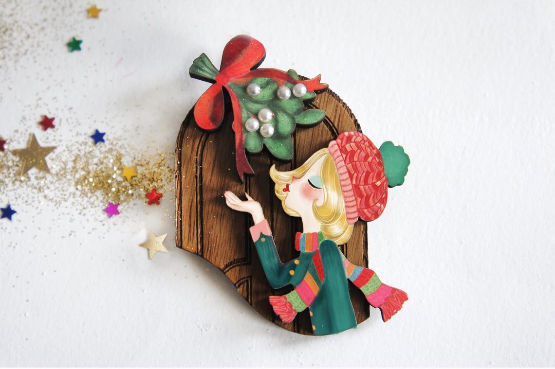 Kiss Me Under the Mistletoe Brooch by Laliblue