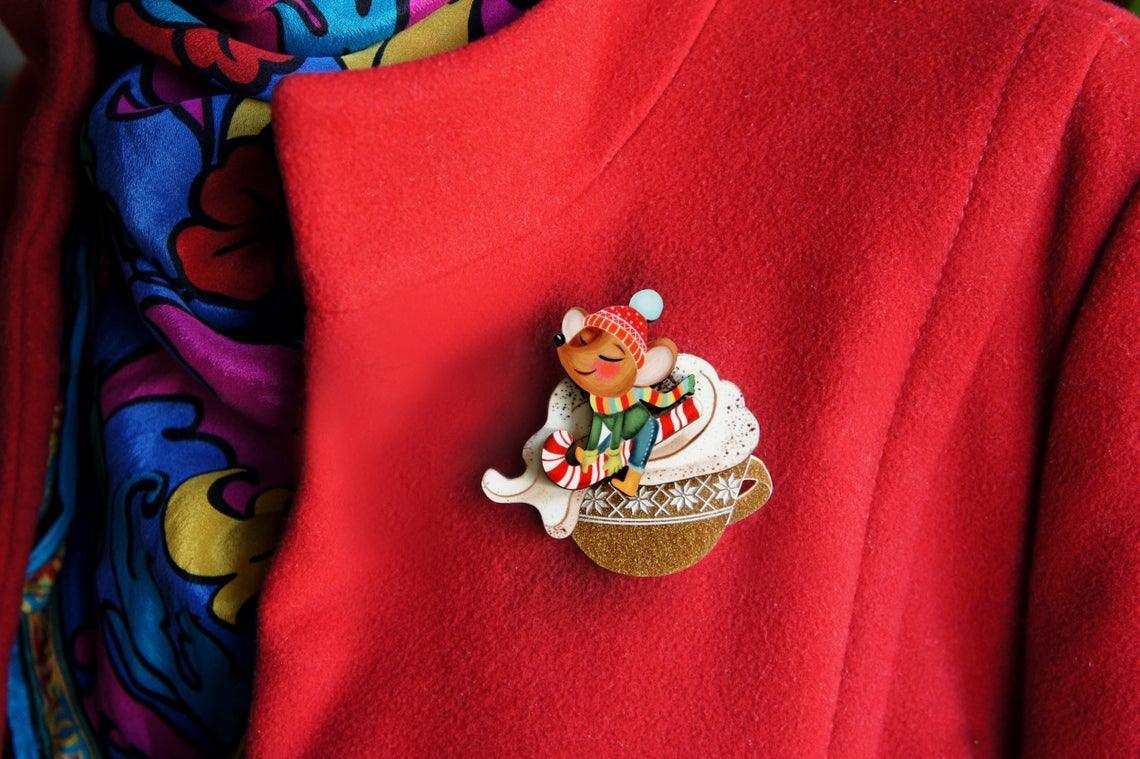 Little Mouse on Cappuccino Cream Brooch by Laliblue