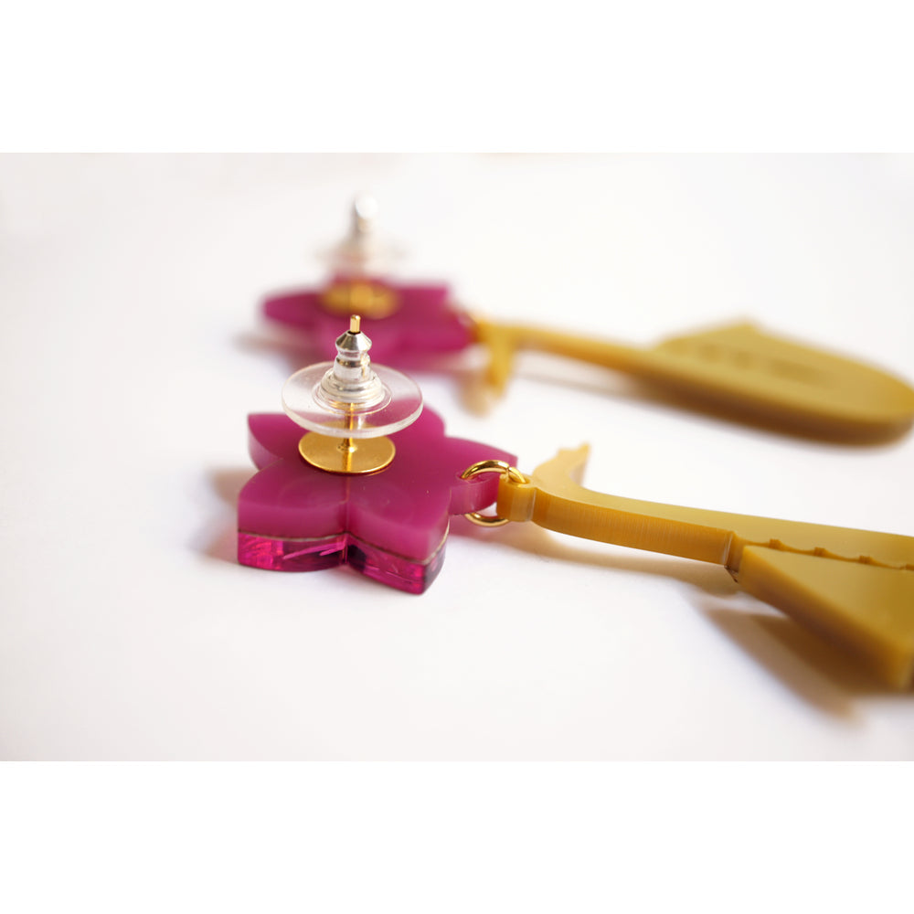 Saxophone with flower earrings by Laliblue
