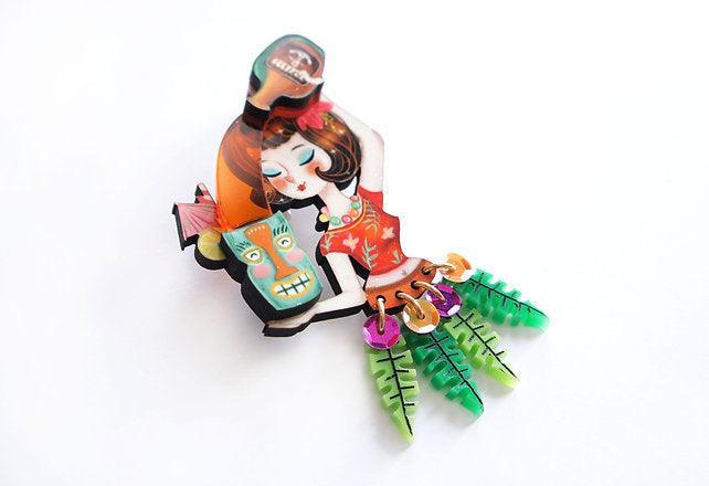 Tiki Waitress Brooch by Laliblue