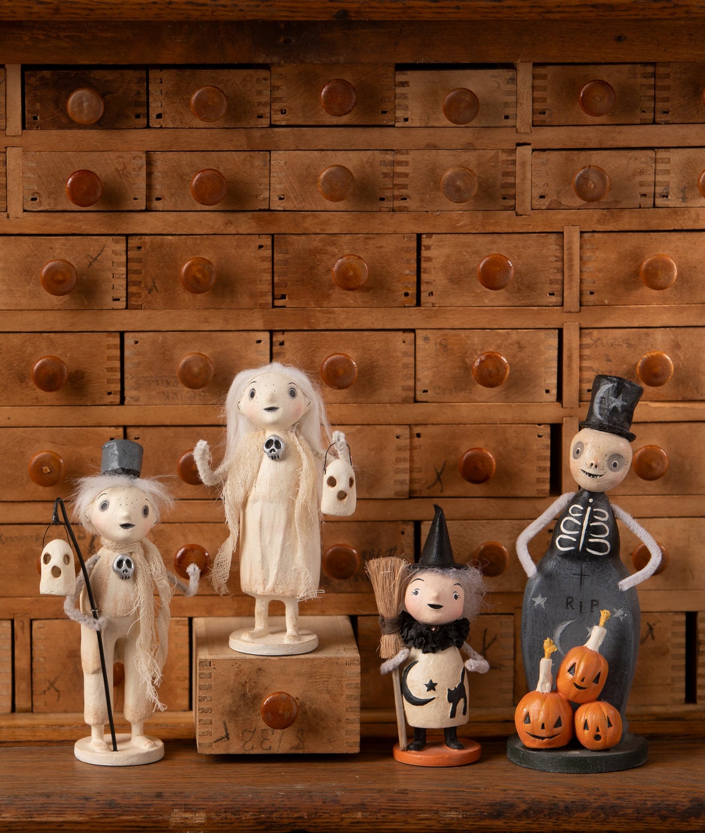 Ghostly Grace | Halloween Decor | Bethany Lowe